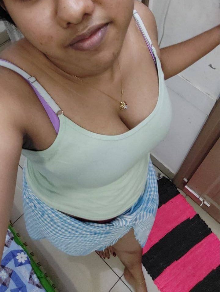 Poojja housewife tweet media