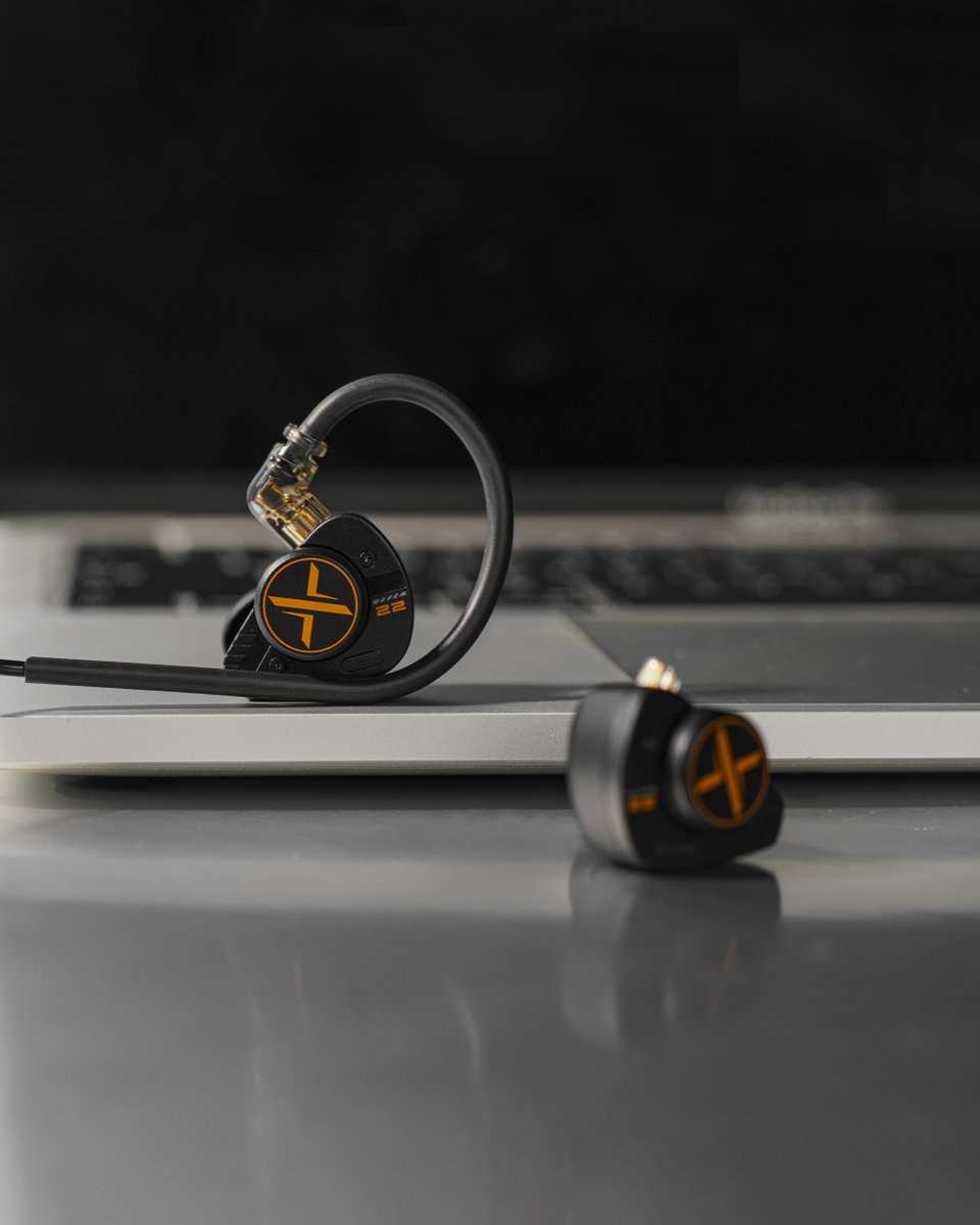 ooopusX's tweet photo. Op.22 – Music OOTD 🎧
Headphones? Your daily soundtrack companion.
#ooopusX #Op22 https://t.co/90ENGyeeih