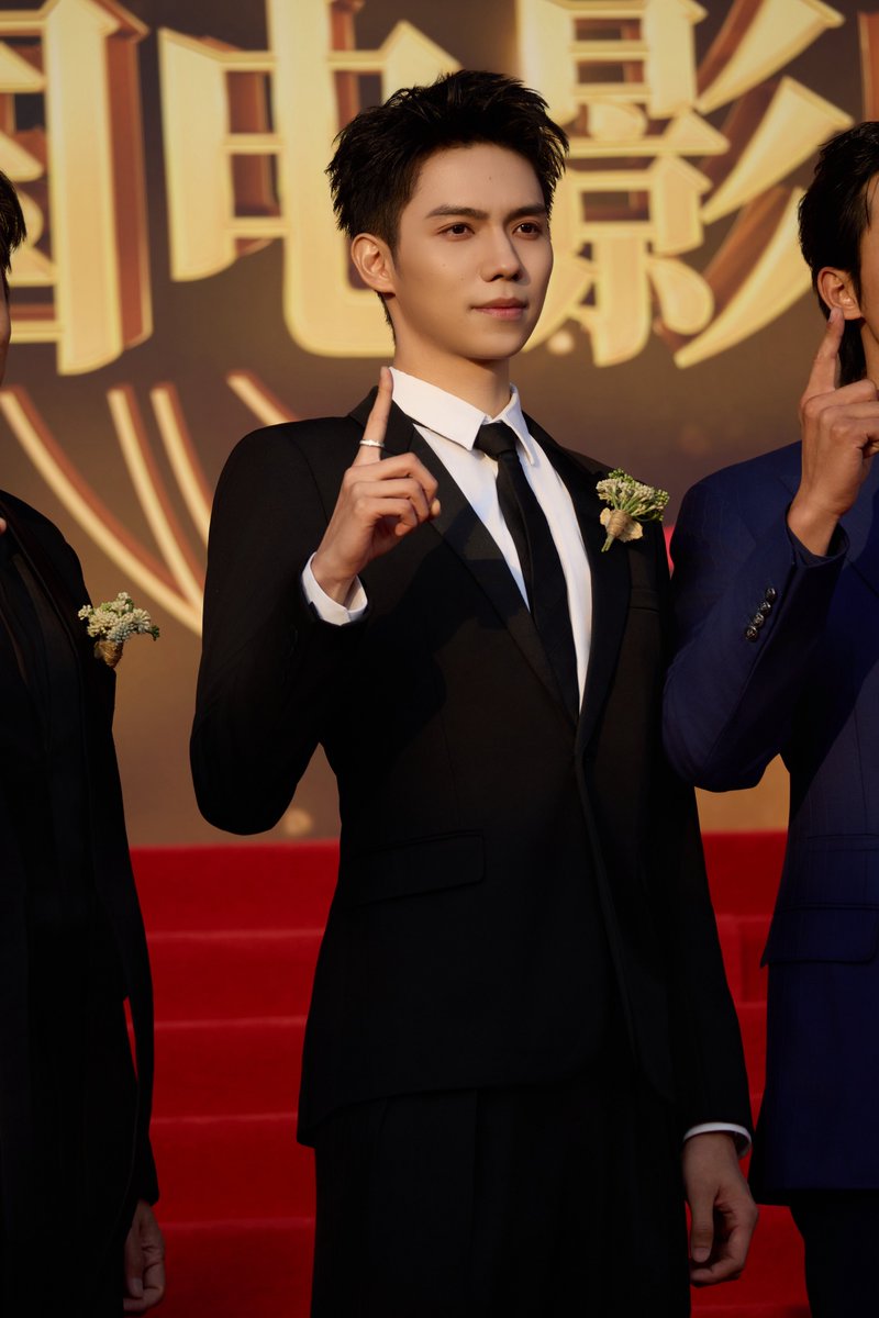 MJ_0316's tweet photo. 📆 20.03.2026, CMG China Film Awards 🚢🌊

Luo Yizhou และ ทีมนักแสดงนำภาพยนตร์เรื่อง 《澎湖海战》หรือ PENGHU ร่วมงาน CMG China Film Awards 

Cr. 央视频

#หลัวอีโจว #LuoYizhou #罗一舟 #澎湖海战 #PENGHU https://t.co/mwKbWOyFAr