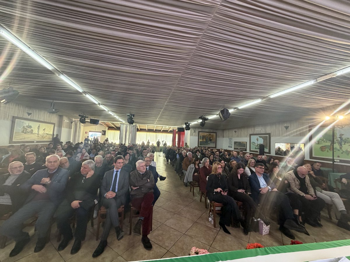 Cisl_Lazio's tweet photo. Conferenza dei Servizi e Partecipazione oggi a #Latina 
Enrico Coppotelli “il Lazio continua a crescere negli iscritti e nei servizi a 360 gradi, perché essere presenti in maniera pervasiva nei territori della Regione e nei luoghi di lavoro significa essere vicini alle persone”. https://t.co/OK5jCFrcW4