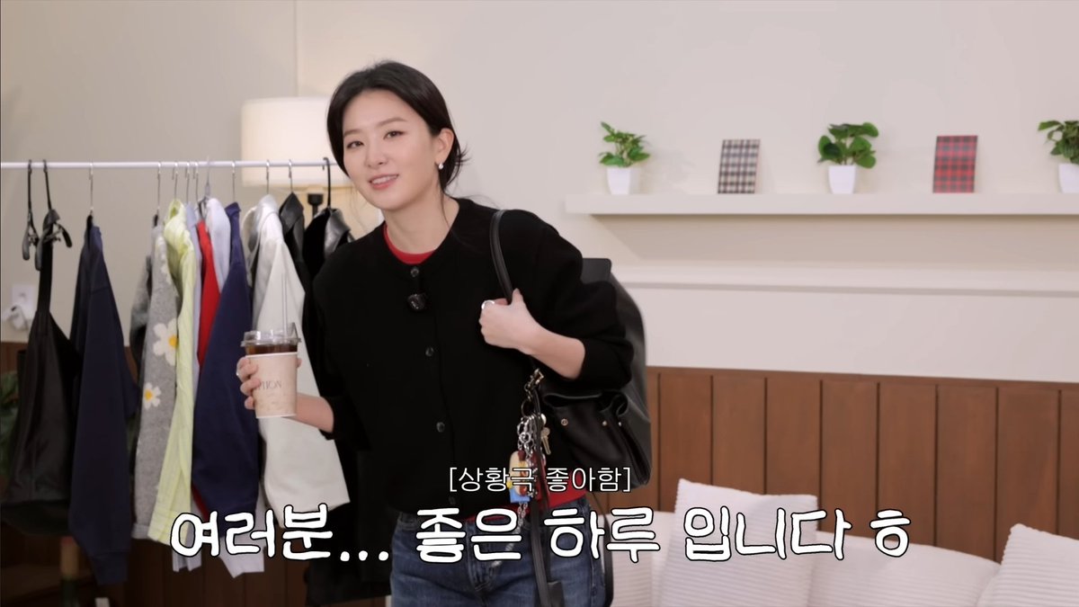 "[Loves Role-playing]

'Everyone... have a good day ㅎ'"