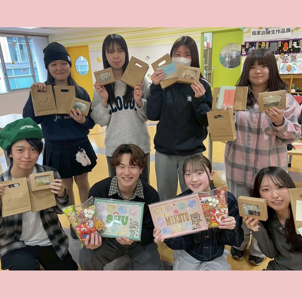 sendai_child's tweet photo. 今年で卒業するキャンパススタッフの
お別れ会を行いました💐

これまで高校生一人ひとりの悩みに寄り添い、
一緒に進路活動をサポートしてくれてありがとう🥹🫶

4月からは新体制のチームが動き出します！
新加入のスタッフに出会えるかも…👀💕 https://t.co/98N7cA2tsu