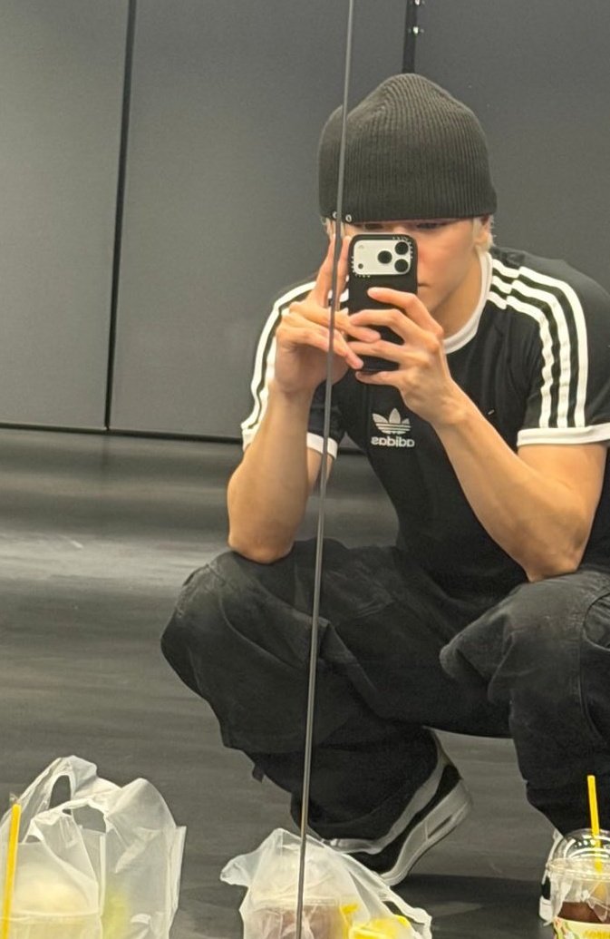 taeyong pics tweet media