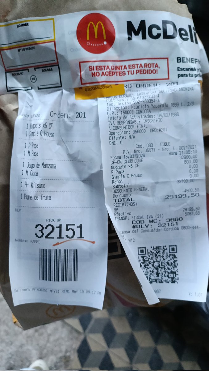 jipiroja's tweet photo. @RappiArgentina Me dijeron que mi caso estaba solucionado, que fue un error. 
Ningún error, el repartidor me quiso estafar, no tienen un mecanismo de ayuda fácil para hacer el reclamo. Y ahora me descontaron sin autorización de mi cuenta. https://t.co/KTrodS4hJ4