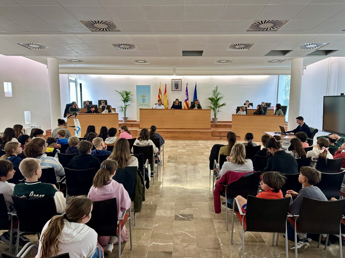 Ajuntament de Sant Joan de Labritja. tweet media