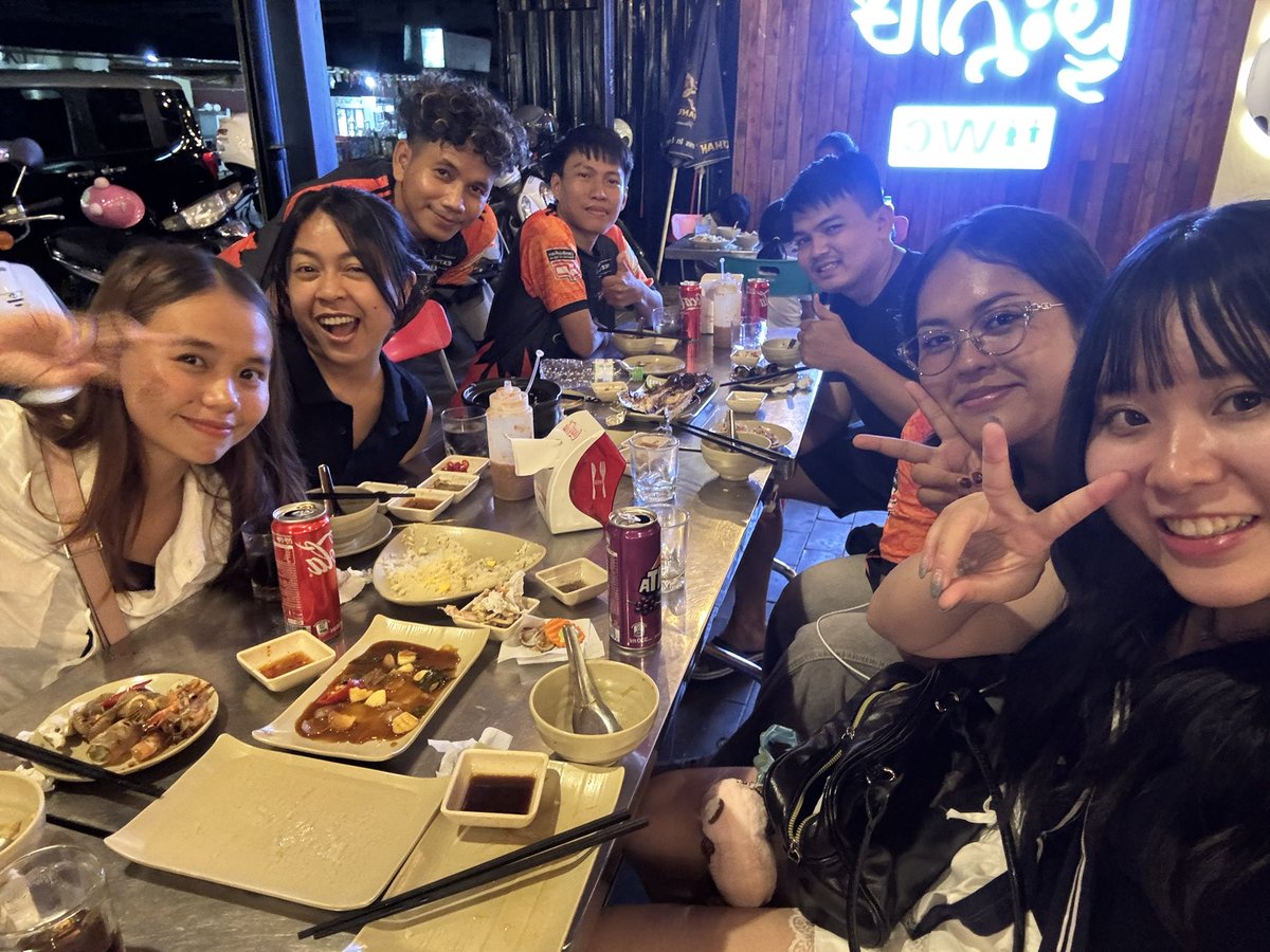 TOKYO12Rainbow's tweet photo. 今日の夜の便で日本に帰ります✈️🇯🇵
色んな人に恵まれた2ヶ月間✨️
日本人だけじゃなくて、カンボジア人とも
言語なんて関係なくたくさん話して遊んで働いて
価値のある一生の宝物になりました!
1年後またカンボジアに行けるように
頑張るぞー!!!🇰🇭��
#AngkorTigerfc #Cambodia https://t.co/1vJ2Qs7ikA
