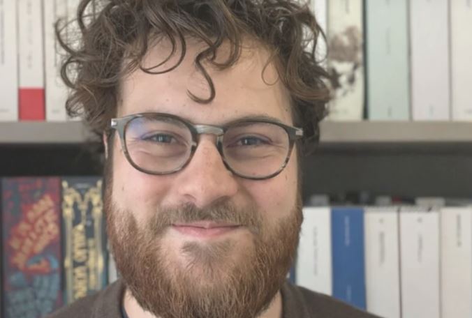 startup_italia's tweet photo. Giornata mondiale della felicità. Il creator che apre uno speciale club sulla lettura. «La felicità? Vale come per i libri, si costruisce nel tempo, pagina dopo pagina».

https://t.co/4K6dNVZ0V0 https://t.co/btVlP8NxK7