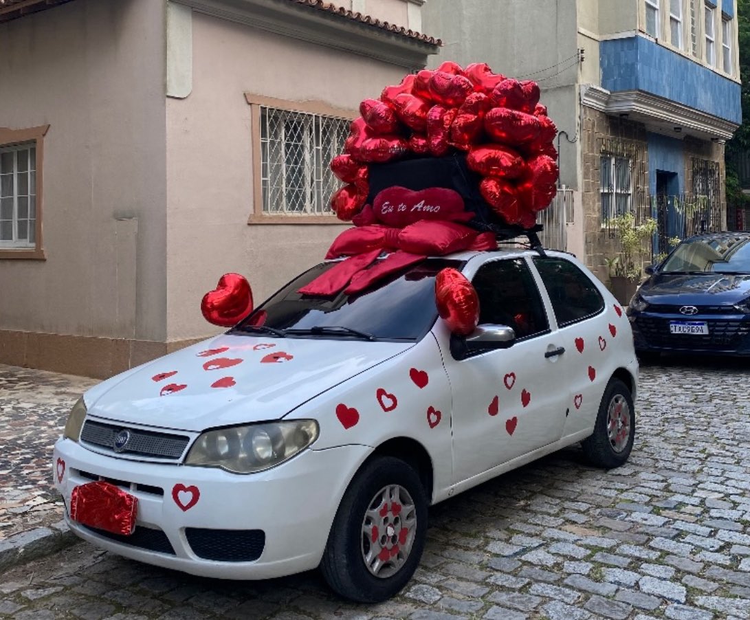 I am no one tweet media