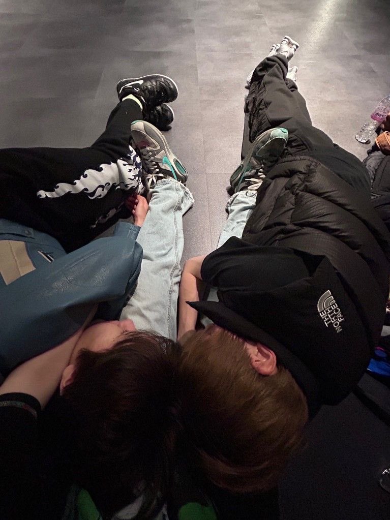 다크네코 tweet media