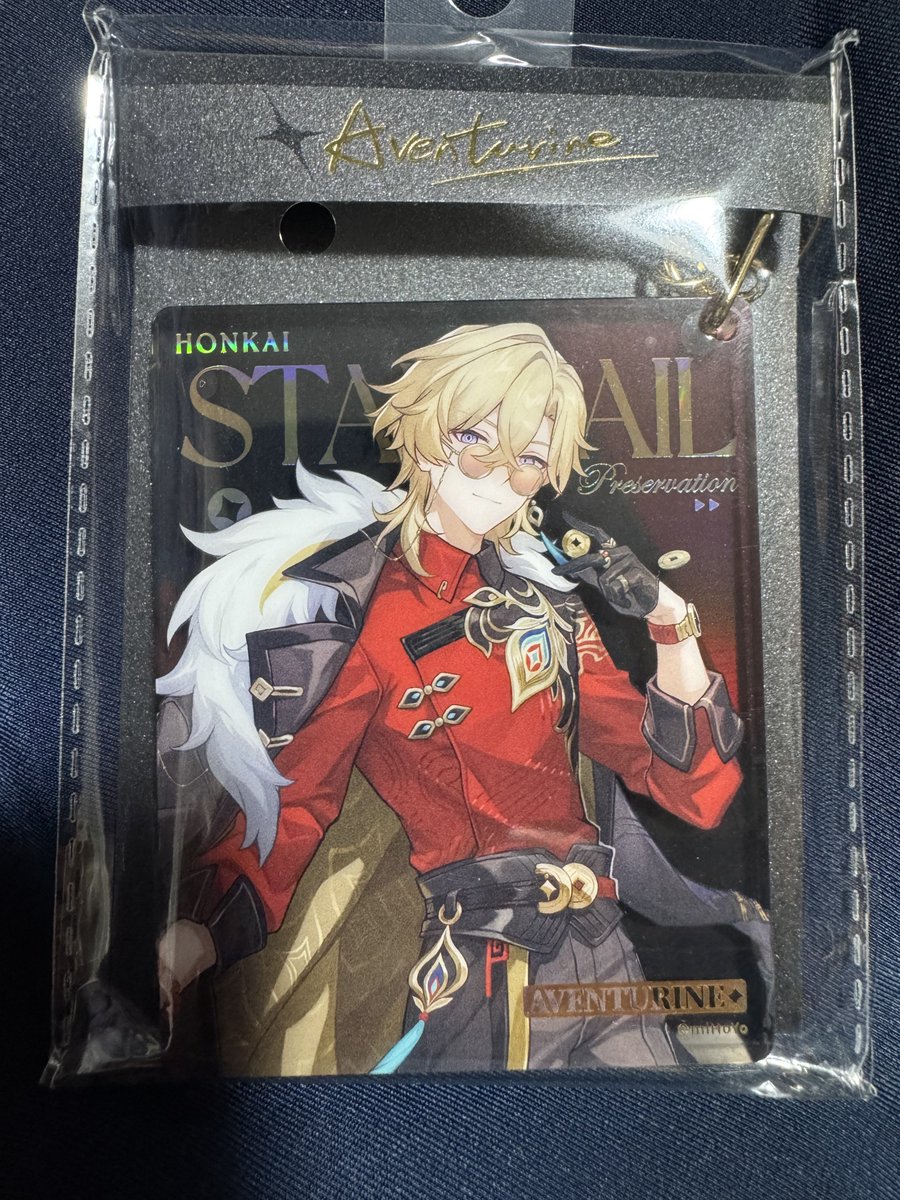 ponspon2701's tweet photo. この衣装のアベンチュリン実装されませんかね…
あまりにも良くてアクキー買っちゃった https://t.co/GkTiQewEm0
