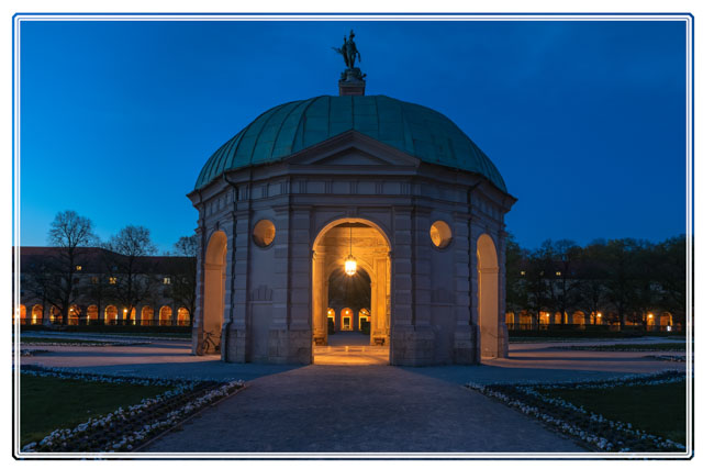 photos_dsmith's tweet photo. The Diana #Temple (#Dianatempel) in #Munich's #Hofgarten, part of the grounds of the #Residenz #garden. During the evening, it is often used by #locals to #socialise and #relax. #PhotographyIsArt #photographylovers #travelphotography. #streetphotography shot using @UKNikon https://t.co/s4KjKCRHlf