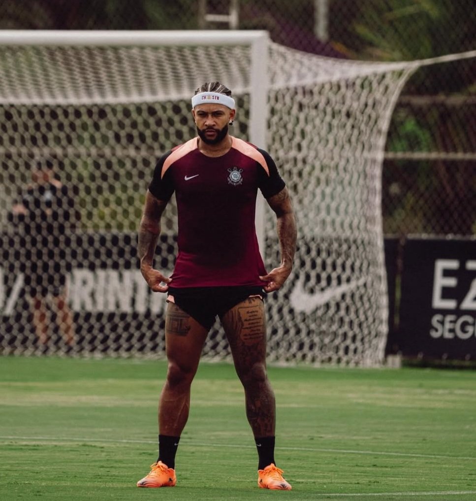 vaievem_futebol's tweet photo. 🚨 MEMPHIS DEPAY: RENOVA OU SAI? 🇳🇱

O Corinthians quer a permanência de Memphis, mas exige REDUÇÃO DE CUSTOS para renovar! Atualmente, o pacote do holandês chega a R$ 7 milhões/mês. 💸

📌 A estratégia do Timão:

Cortar bônus e premiações variáveis.
👇 https://t.co/cgxfItMFvr