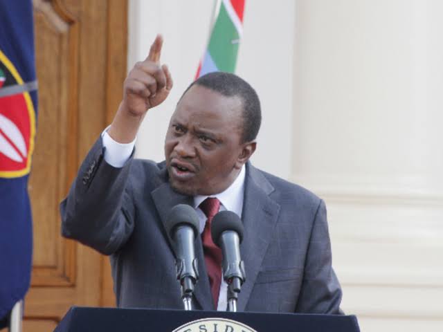 Wewe finya hapo juu imeandikwa follow, na ungoje nikufollow back.