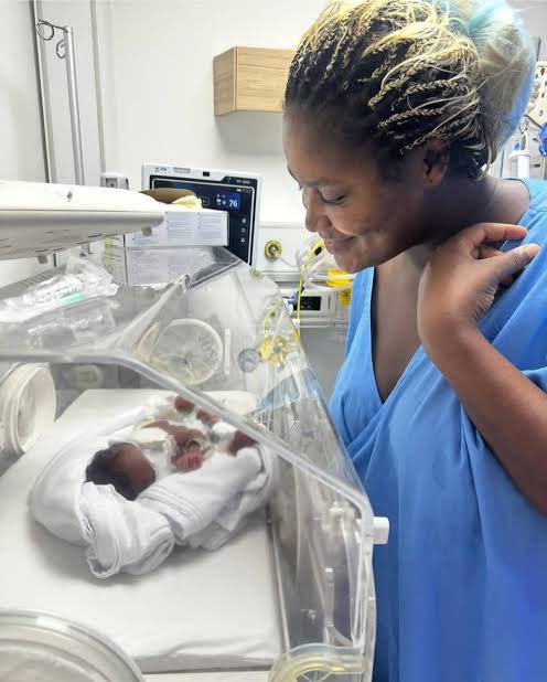 What’s the name of the machine the baby’s in??