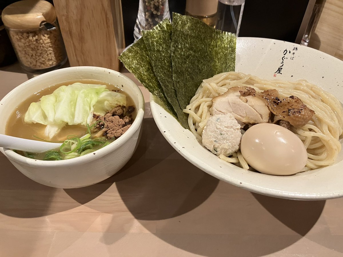 DarkWing0000's tweet photo. 鶏そば かぐら屋
濃厚な鶏の旨みたっぷりで美味かった
香ばしい鶏チャーシューも良き https://t.co/din8VzFgNZ