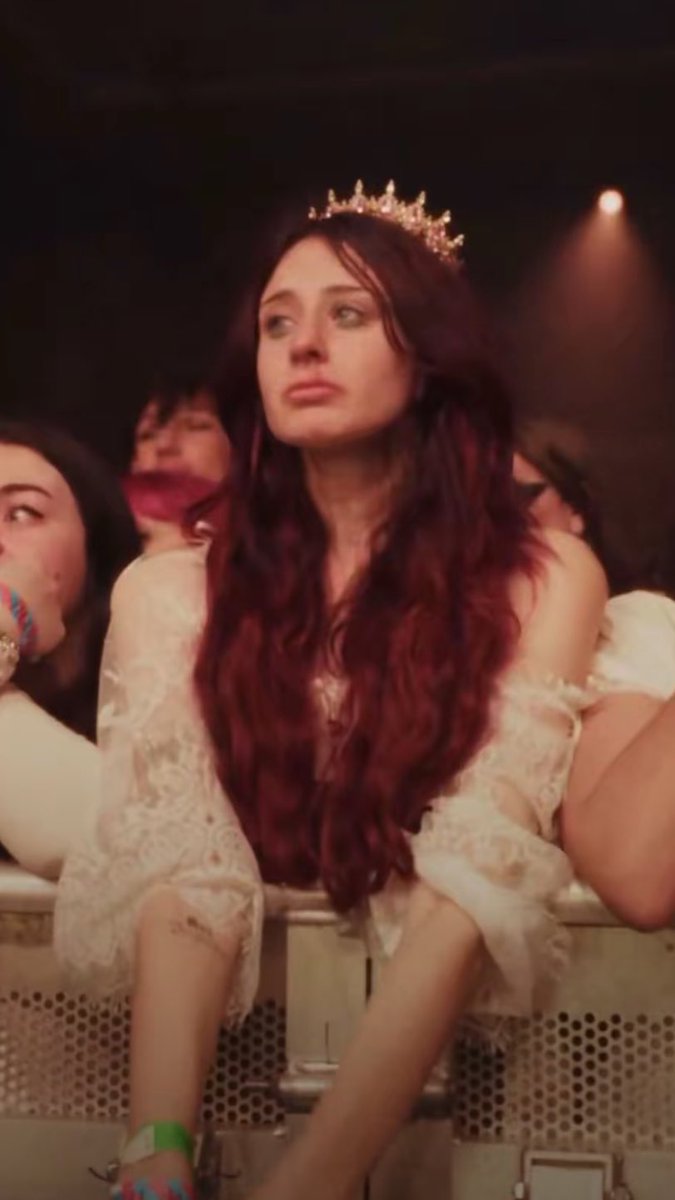 luna 𓆤 og crybaby tweet media