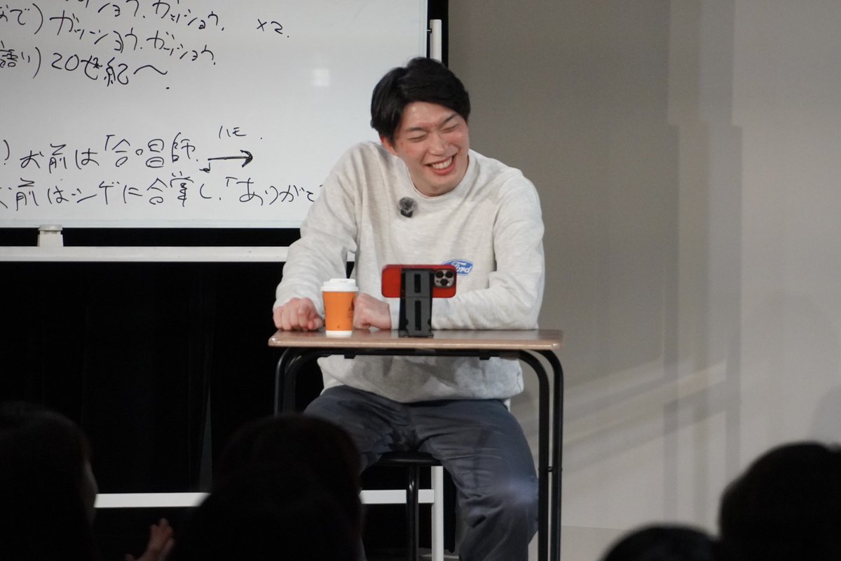 DotonboriT's tweet photo. 『人生に歌を』

第2回の開催となった今回のゲストは
20世紀木本さん✨️
幼少期の天真爛漫なエピソードから、
コンビ・トリオの遍歴までたっぷり伺いました🌷
漫才師としてもコント師としても合唱師としても、
これからの活躍に目が離せません👀

本日の公演の様子は、
後日ラニーノーズさんのYouTubeにて一部公開予定🎶
どうぞお楽しみに🌟