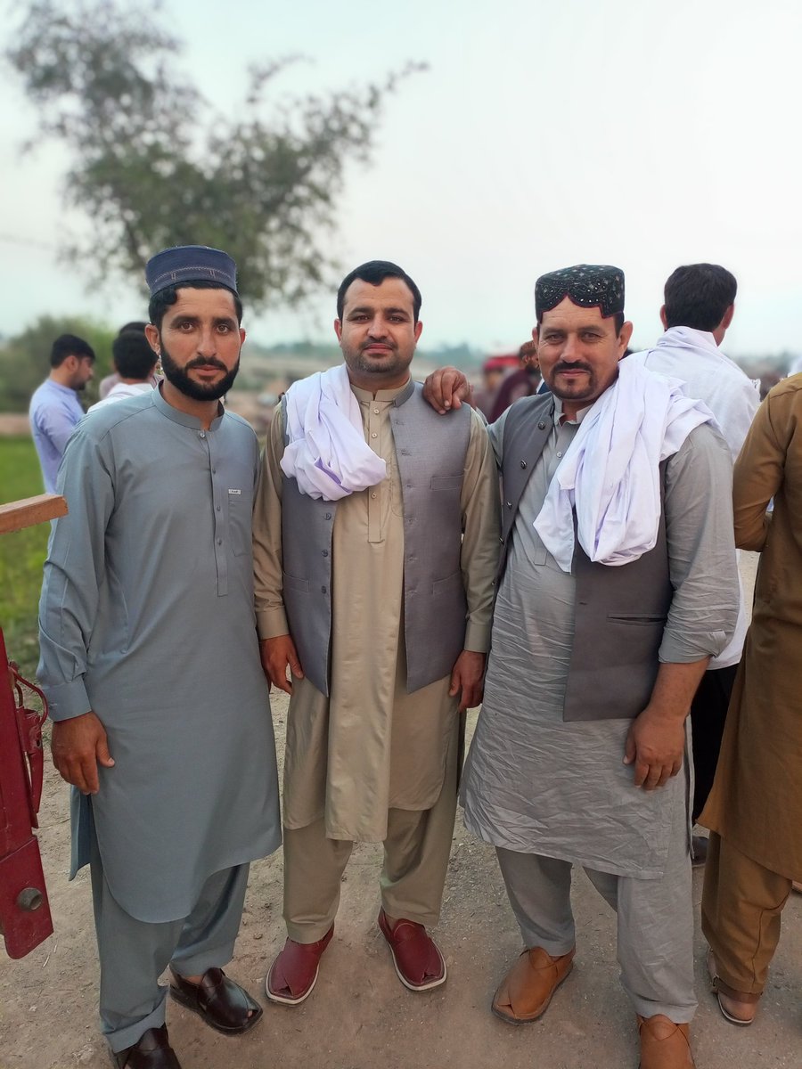 ToheedAhmadMwt's tweet photo. اگر کوئی شخص آپ کے غلط رویہ پر خاموشی اختیار کرلے، تو سمجھ جانا وه کردار میں آپ سے بڑا ہے۔
#Eid #Mubarak  #عیدمبارک https://t.co/WxAllHq4Kr