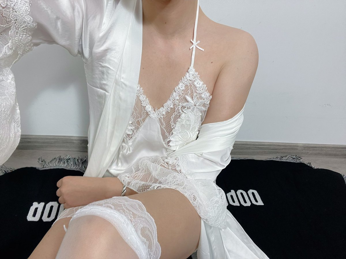 周五晚上要喂我吃什么？当然是………那个啦～
#男娘 #femboy #白丝