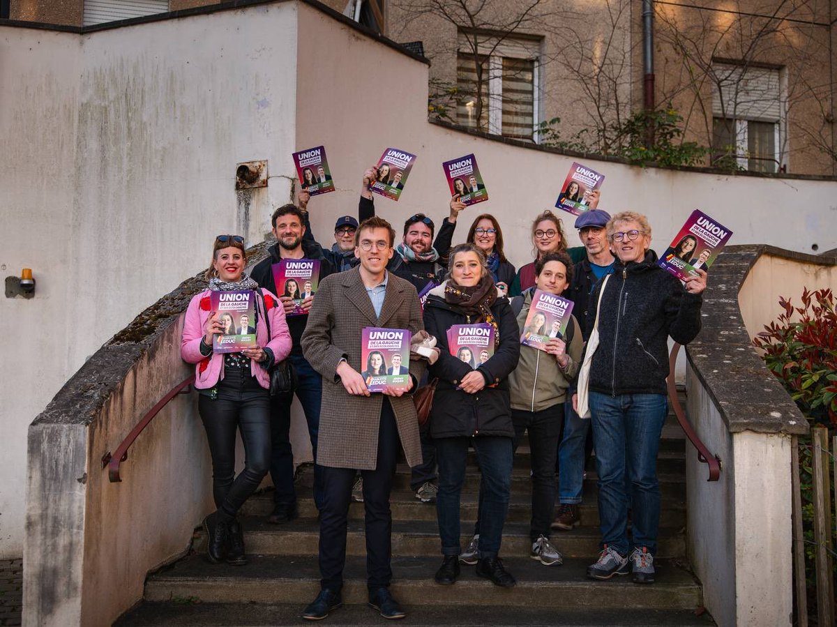 MetzEnCommun's tweet image. 🚪✨ Partout à Metz.

Écoles, tractage, porte-à-porte avec @CharlotteLeducV et Jérémy Roques : l’union de la gauche et des écologistes sur le terrain.

🏛️ La vraie force d’opposition face à Grosdidier.
On ne lâche rien. ✊🌱

#Metz #UnionDeLaGauche #Municipales2026
