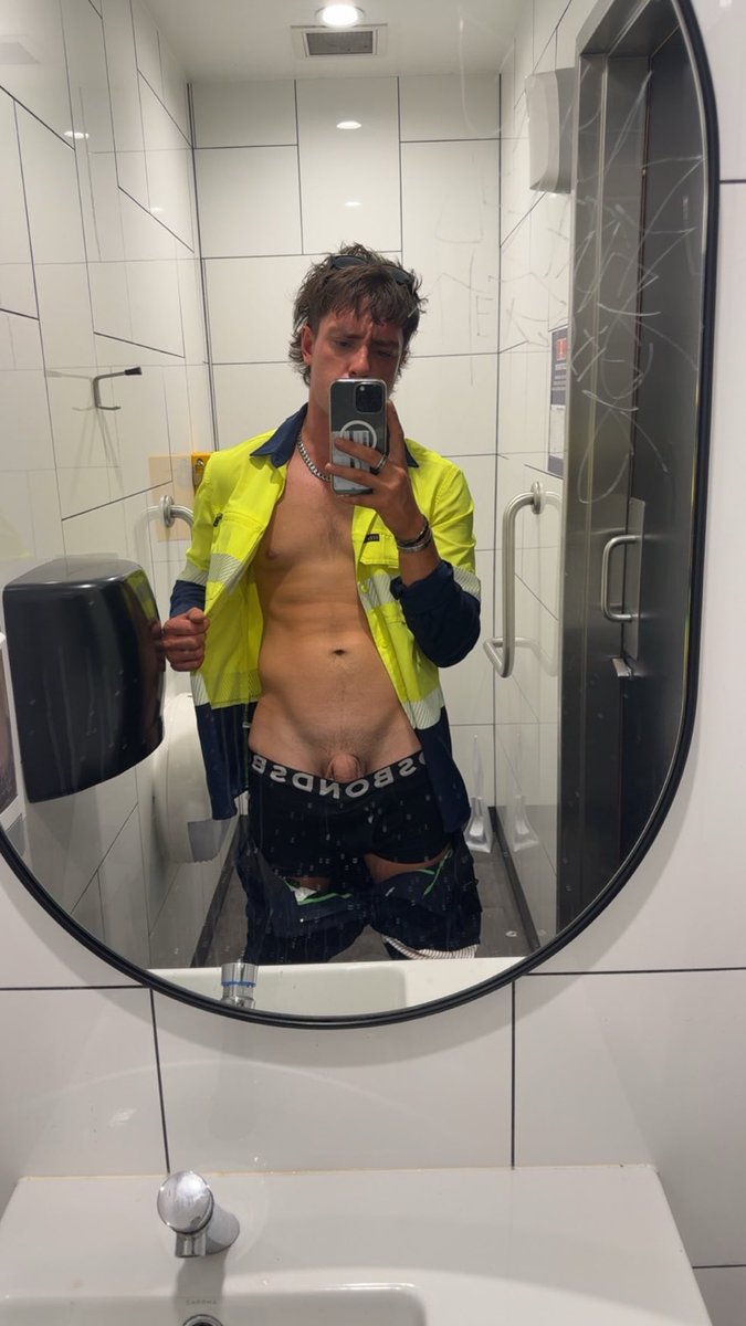 Hot Tradies tweet media