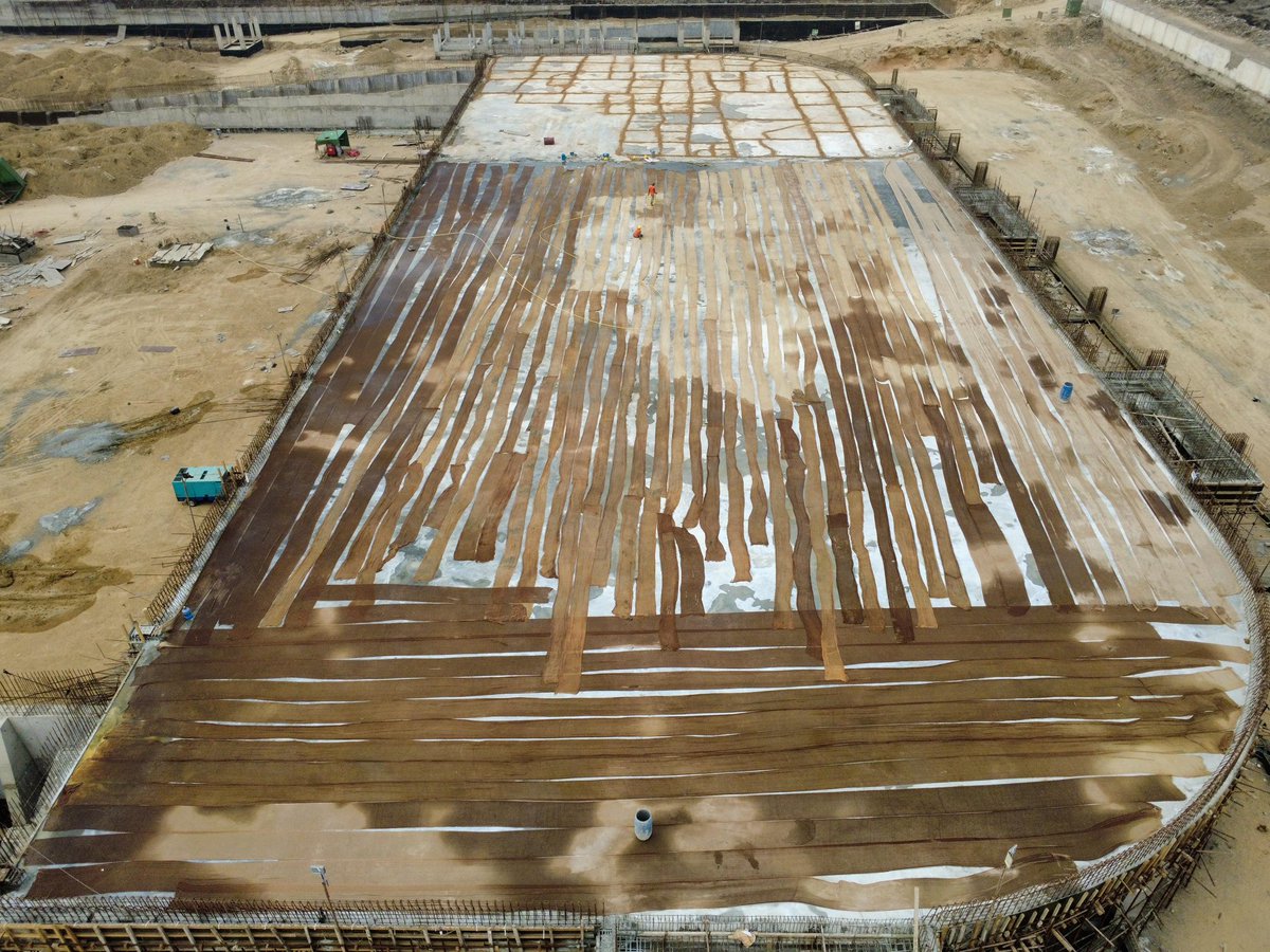 Alhamdulillah work on the concrete of Modern Garbage Transfer Station near Qayumabad - Pile Cap first part is done. A step closer to its completion by August this year 🙌 #KarachiWorks #HamaraShehar