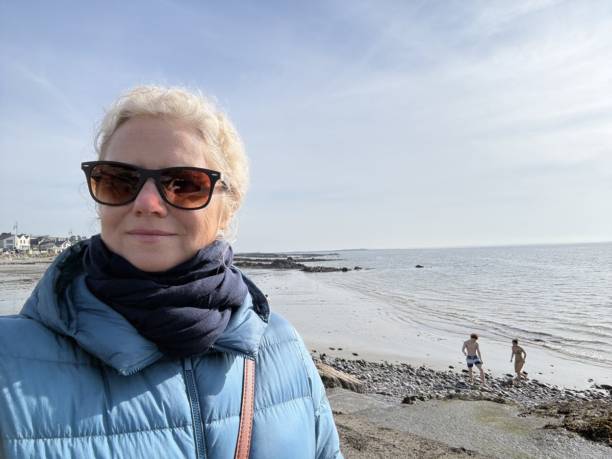 Ne znam koja je fora, preporuka nekog doktora da se okupaš u ovoj ledari! #irska #atlantic dođite u #croatia