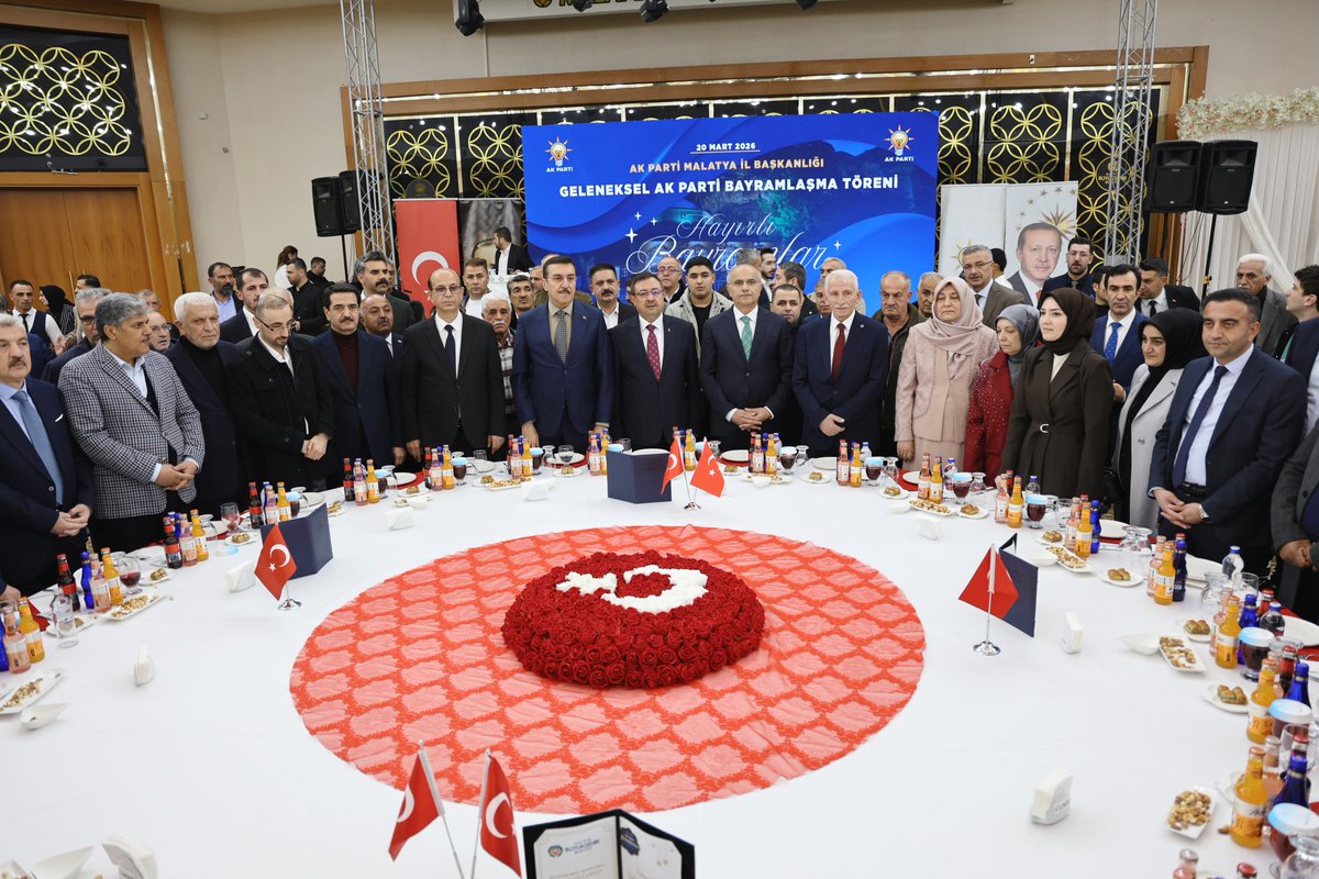 Cân bula cânânını Bayrâm o bayrâm ola Kul bula sultânını Bayrâm o bayrâm ola

Milletvekillerimiz Sayın Bülent Tüfenkci, Sayın İnanç Siraç Kara Ölmeztoprak, Büyükşehir Belediye Başkanımız Sayın Sami Er, Genel Merkez Kadın Kolları Tanıtım ve Medya Başkanımız Sayın Mervenur