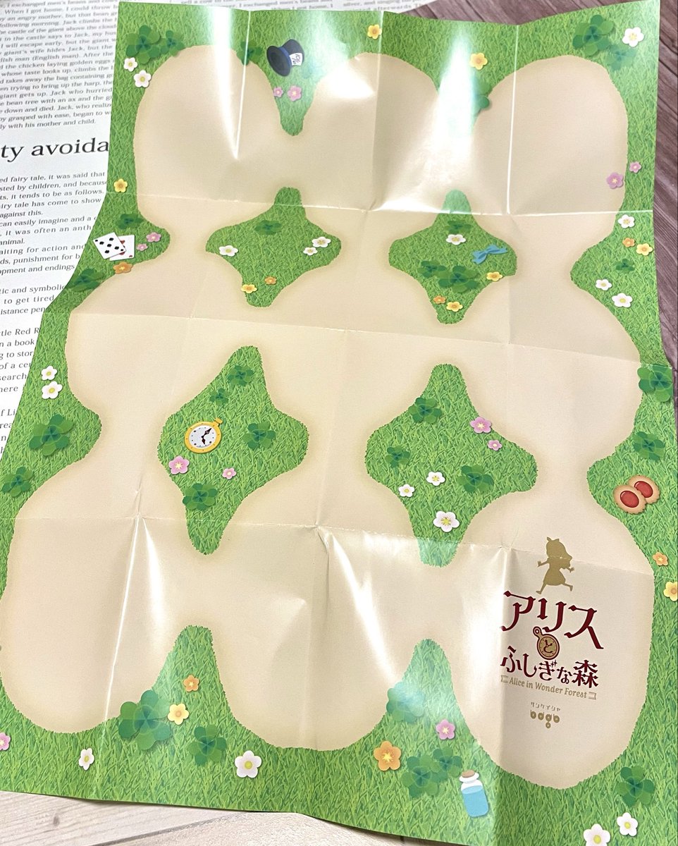 プレイシートは、移動の制限が直感的にわかりやすくなるように作りました！

なしでもプレイはできますが、ルールは忘れてしまうこともあります💭
子どもにもわかりやすく、という意図もあって、後から作ることを決めました。
世界観の表現にも繋がっています☺️

#アリスとふしぎな森
#原案者裏話