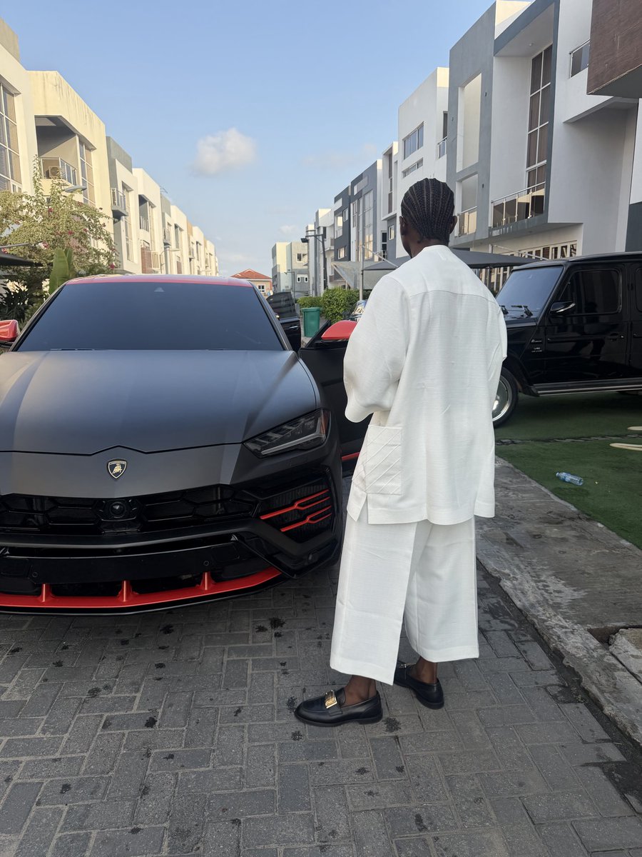 highFashion tweet media