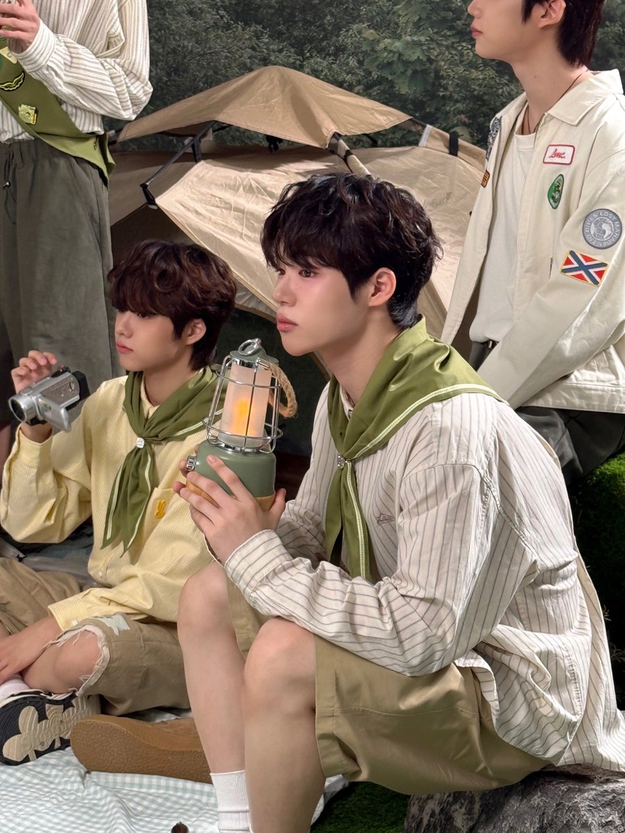 thewind_twt's tweet photo. [#김희수] 흥 많은 찬원아 생일 축하해🎁👏🥰 https://t.co/Hvf8q9LscO