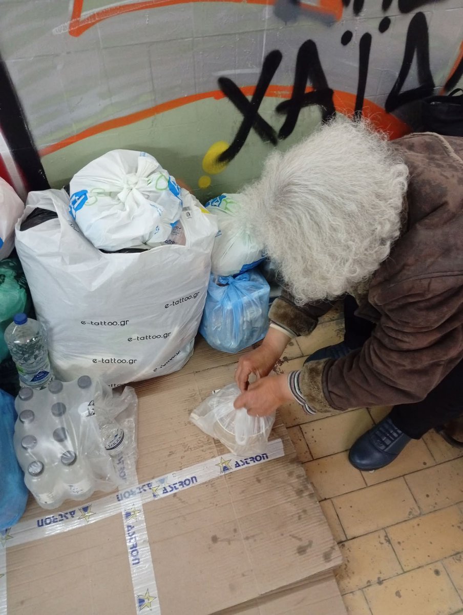Η κ. Βάσω είναι ακόμα στο δρόμο άστεγη!!

..Αναλαμβάνουμε την ευθύνη που αρνήθηκαν οι "υπεύθυνοι".
Θα γίνει συλλογή χρημάτων για να νοικιαστεί ένα σπίτι. 
Ενα δωμάτιο με πόρτα που κλείνει, ένα κρεβάτι, μια στοιχειώδη αξιοπρέπεια.

Προσεχώς περισσότερα για την Αλληλεγγύη..!!