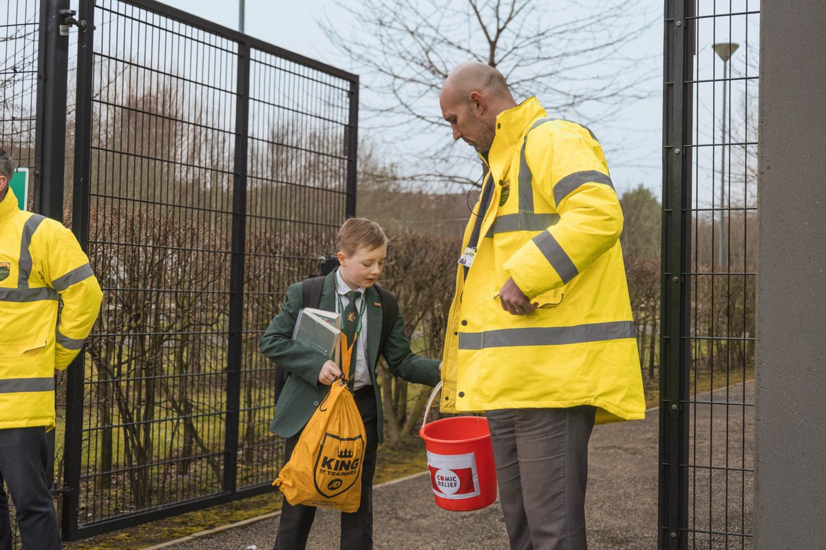 horizon_cc's tweet image. 📢 Comic Relief Fundraiser📢

Our staff were busy this morning collecting donations at Student Entrance, while our canteen team baked delicious treats - all for a great cause!🧁

Every donation helps change lives - thank you for making a difference!

 #ComicRelief #RedNoseDay