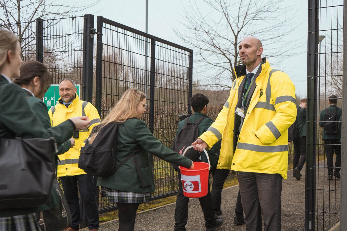 horizon_cc's tweet image. 📢 Comic Relief Fundraiser📢

Our staff were busy this morning collecting donations at Student Entrance, while our canteen team baked delicious treats - all for a great cause!🧁

Every donation helps change lives - thank you for making a difference!

 #ComicRelief #RedNoseDay