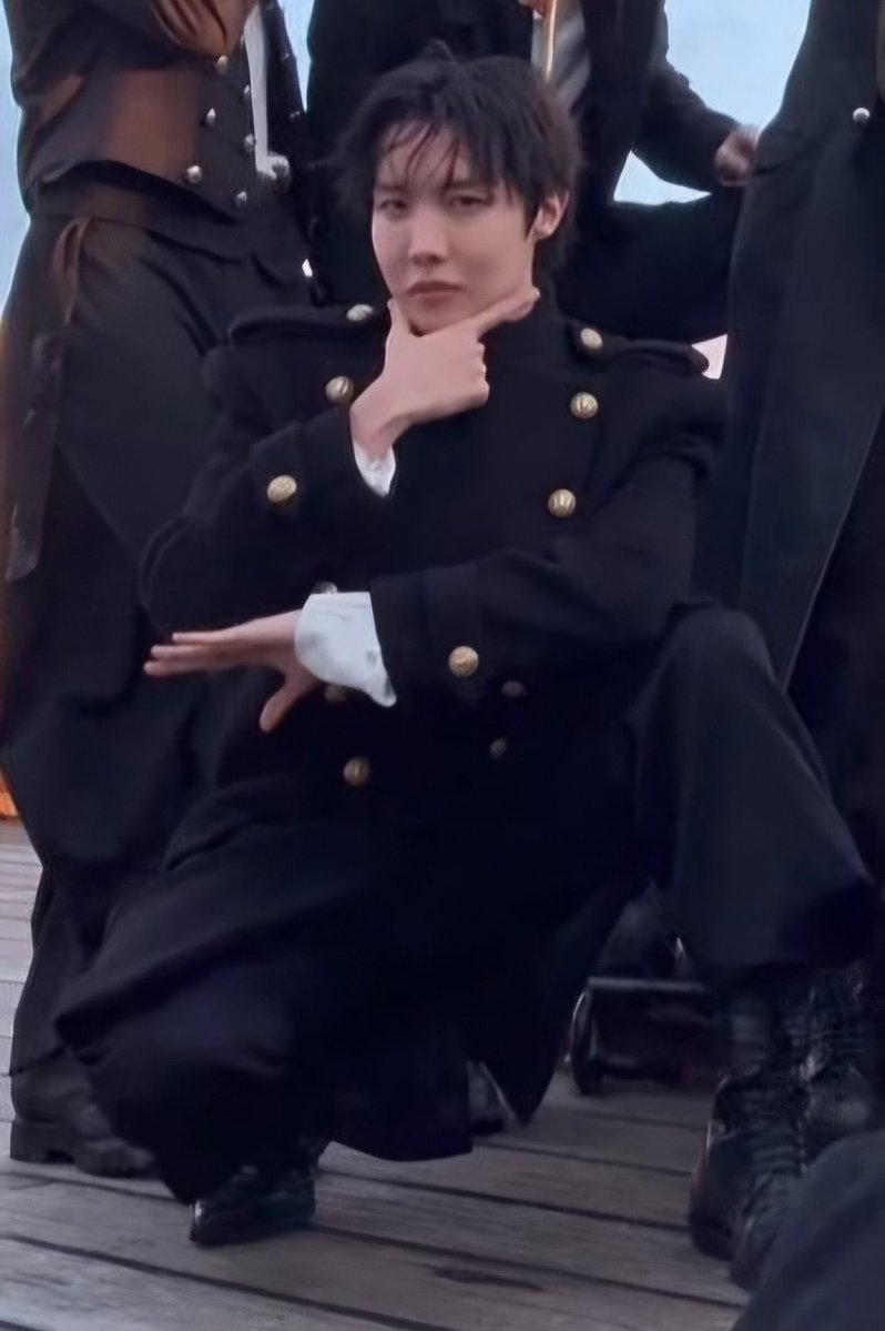 hobiroppi's tweet image. this hoseok genuinely makes me wanna start reading fanfics hes giving dreamy captain vibes someone take him away from me before i start being delusional for real