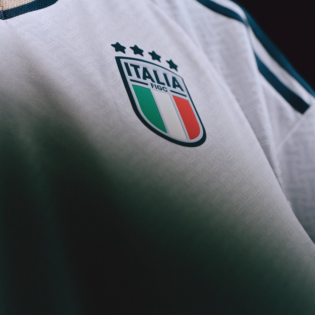 DKSportszm's tweet photo. Trefoil 🤝 

The Azzurri away kit is officially here https://t.co/j7FWlOaVES