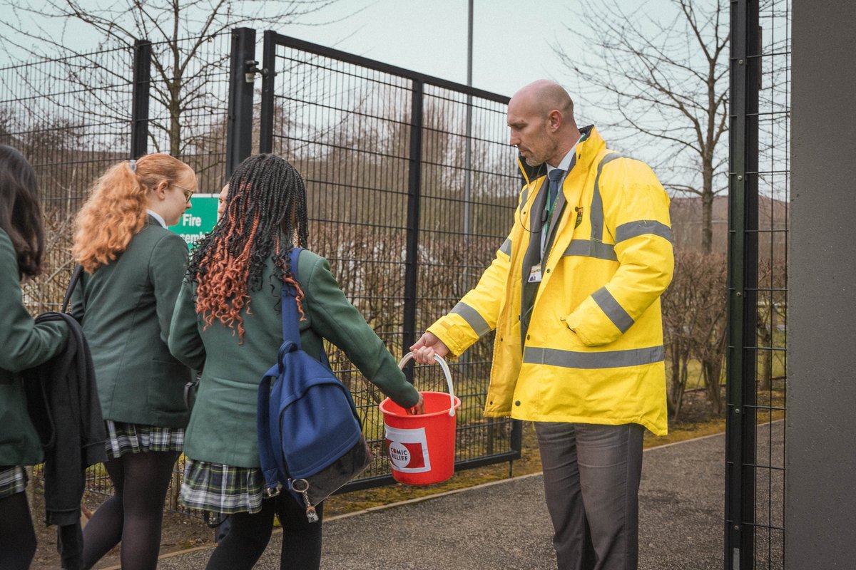 horizon_cc's tweet image. 📢 Comic Relief Fundraiser📢

Our staff were busy this morning collecting donations at Student Entrance, while our canteen team baked delicious treats - all for a great cause!🧁

Every donation helps change lives - thank you for making a difference!

 #ComicRelief #RedNoseDay
