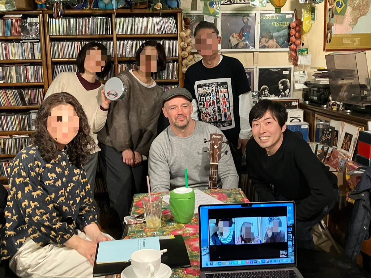 takeotsutsui's tweet photo. 明日3/21(土)19:30より高円寺 @Bar_Aparecida にてRoda de Bossa Nova(ボサノバ演奏の会)、皆さんの演奏を僕がナビゲートします。ギター弾き語り、ボーカルの方々のエントリーが入っていますよ、まだまだご参加お待ちしています♪ https://t.co/7oJCBrTa3A