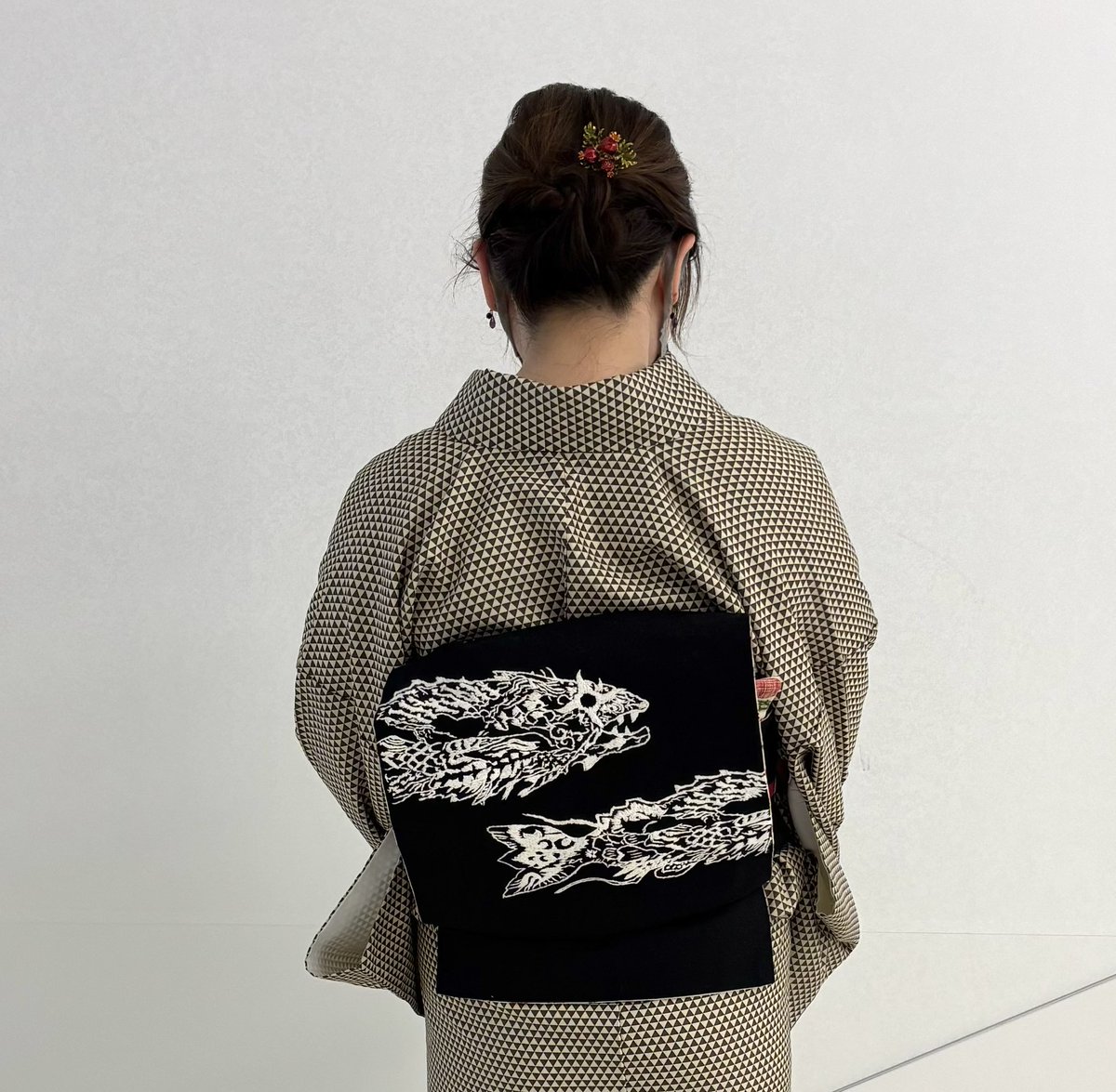 ponicochu11's tweet photo. 春コミでしたのでね、SK8ジョーの🛹裏の魚の刺繍した帯を引っ張り出してきました😊桜餅の時期なのでころぼっくるのミニチュア工房さんでお迎えしたおやつセットを帯留にしたものを添えて犬猿コーデです✨ https://t.co/JCx9HoBYEW