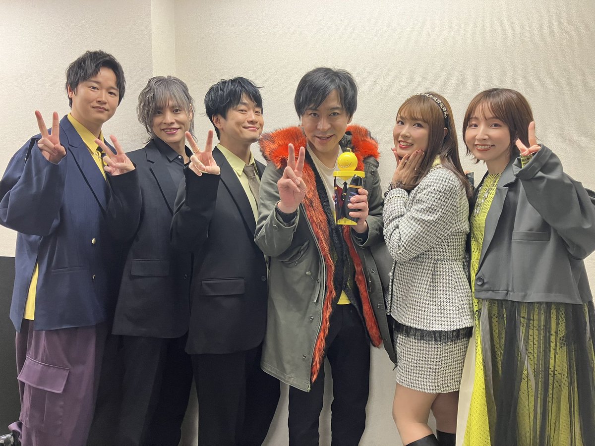 『劇場版「#暗殺教室」みんなの時間』
初日舞台挨拶ありがとうございました🌕🎓

実は本日松井先生も
舞台挨拶にいらっしゃっていました！
記念の1枚をお届け📸

映画は本日から公開！
劇場で何度でもお楽しみください🎬✨

#劇場版暗殺教室 #暗殺教室10th