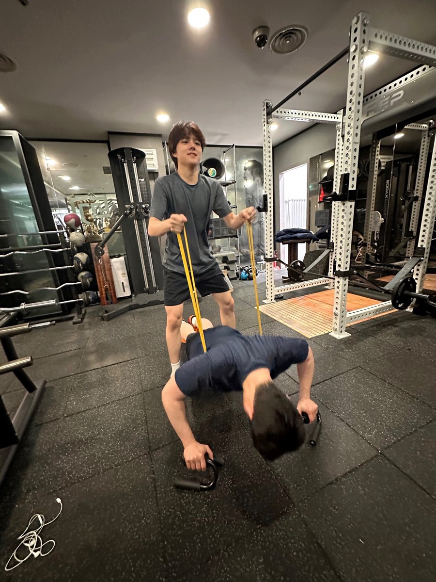 [#장현준] 우리 찬원이~ 19번째 생일 축하하구 우리 앞으로도 더 재밌게 보내자아🩵🎉 (운동 화이티잉)