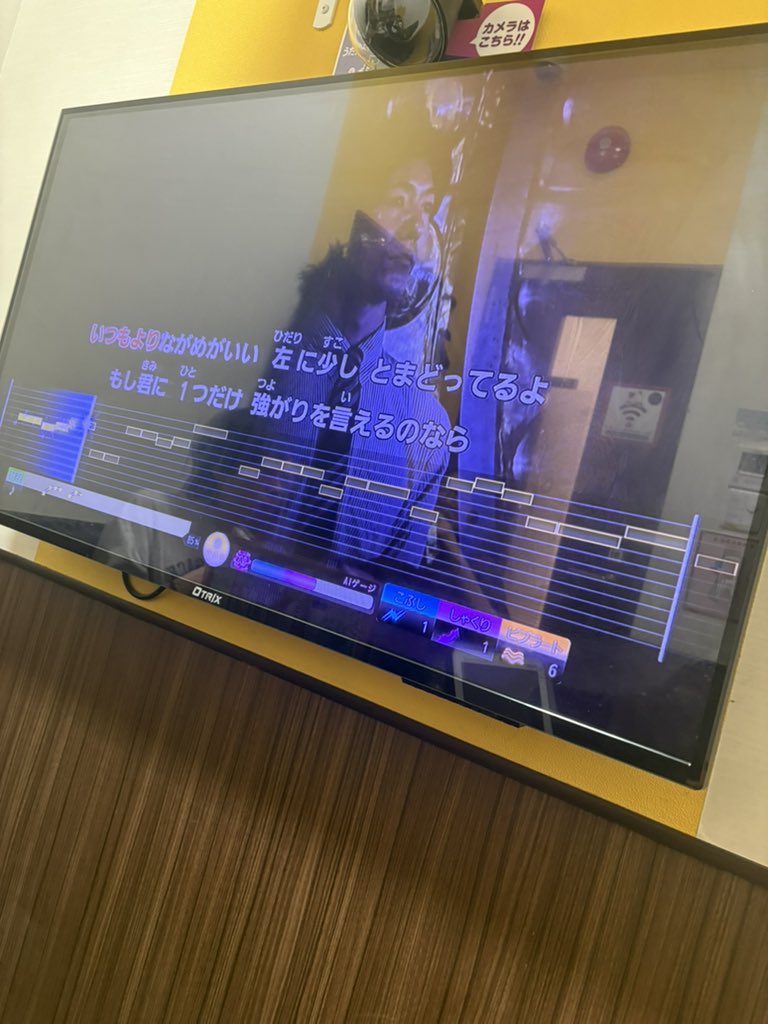 oharyupoker's tweet photo. Dramaga4人でカラオケ
ほか3人のうち1人だけ歌えないと歌えないゲーム(2人歌えてもダメ)俺だけ無双して一生歌ってる 

ヒトカラですか？？ https://t.co/CJVMz9RGtb