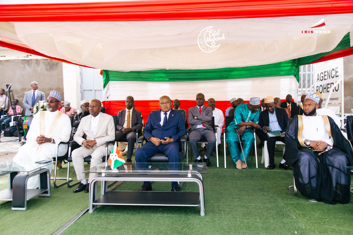 IrisNews_'s tweet photo. 🕌💬 | La #COMIBU construit son siège à #Nyakabiga (4 Milliards BIF), financé par cotisations et déjà réalisé à 40 %, a annoncé le Mufti Nayabagabo Salum lors de l’Eid du 20 mars.
#Burundi #IrisNews https://t.co/lXpjVArWQM