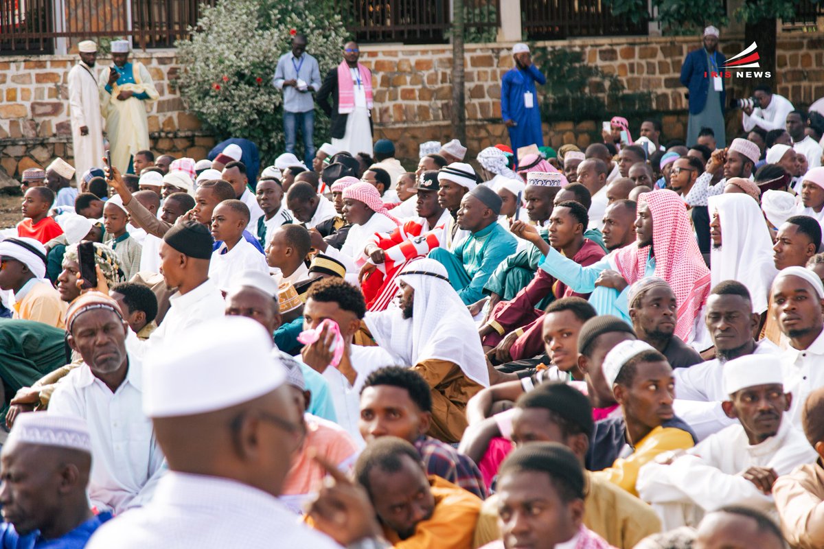 IrisNews_'s tweet photo. 🕌💬 | La #COMIBU construit son siège à #Nyakabiga (4 Milliards BIF), financé par cotisations et déjà réalisé à 40 %, a annoncé le Mufti Nayabagabo Salum lors de l’Eid du 20 mars.
#Burundi #IrisNews https://t.co/lXpjVArWQM