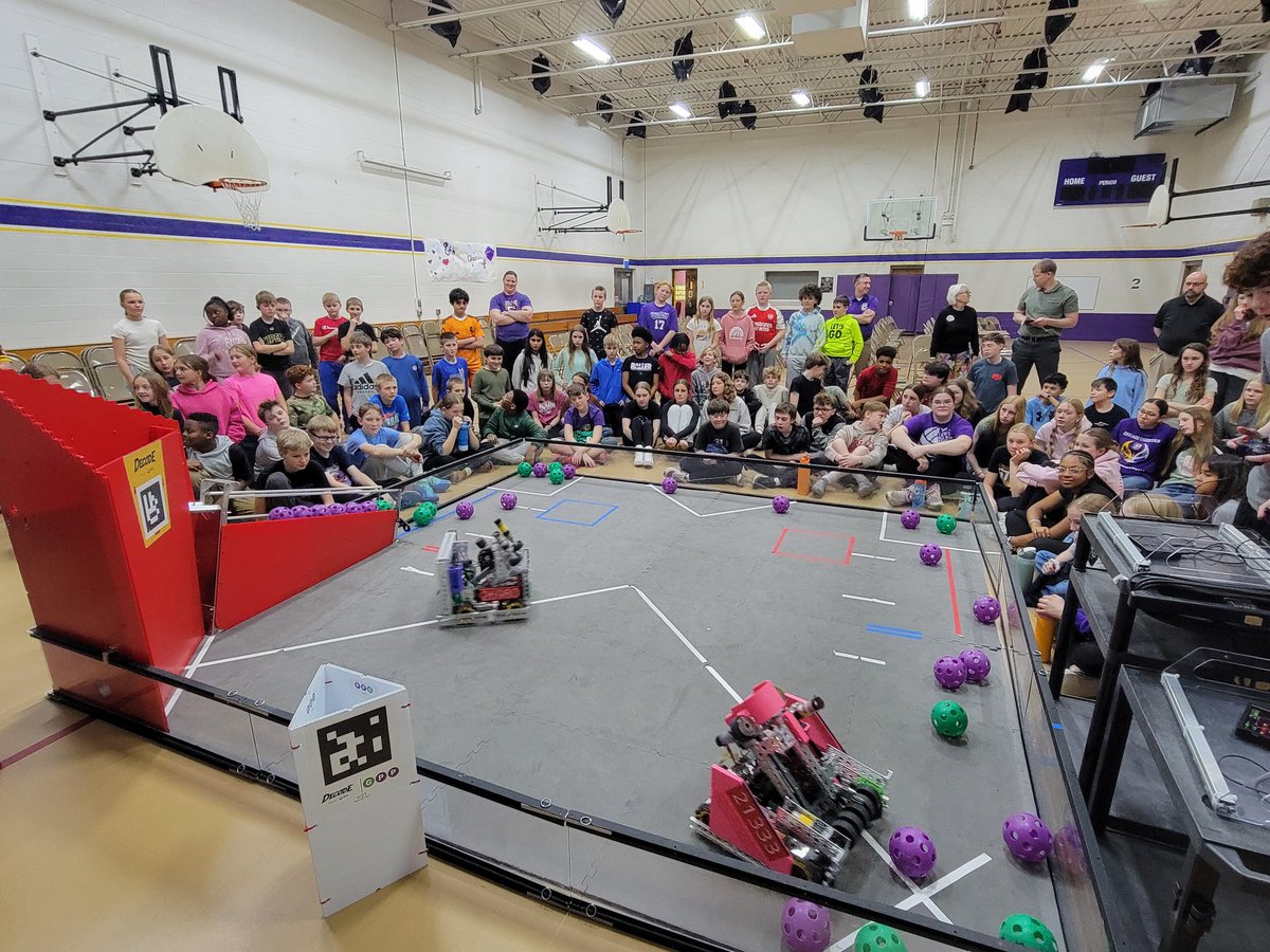 21333Robo's tweet photo. We enjoyed spending an afternoon at Chicago Christian Schools - Tinley Park Campus showcasing our robotics program, talking about the FIRST Illinois Robotics state championship and our trip to the FIRST U.S. Governors Cup in Washington DC, and sharing about STEM. https://t.co/PjQ9tb7x6d