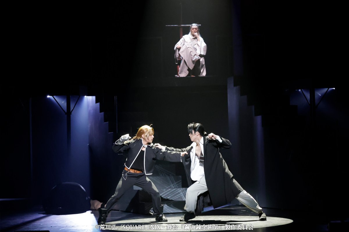 stage_hagaren's tweet photo. 「おめーの国は…ランファンはどーすんだ！」
お父様の手によりその身に「強欲（グリード)」を宿したリンと対峙する。

アーカイブ配信発売中🔽
https://t.co/hPAVETiAgB
#舞台ハガレン #鋼の錬金術師　#FULLMETALALCHEMIST https://t.co/CUUTJFyW4W