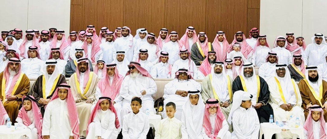 mjlsalfarhan's tweet photo. #أسرة_الفرحان في #المنطقة_الشرقية و #الأحساء تلتقي للمعايدة السنوية، وذلك يوم #عيد_الفطر المبارك لهذا العام ١٤٤٧هـ..
تعزيزاً لأهمية الترابط والتواصل بأبناء العم.. وتأكيداً على قيمة البر والصلة.. والفرحة والبهجة.. 

فالله يكرم من يواصل أهله
                ورضا الإله له يكون ثواب https://t.co/9eEXdI4Xwr