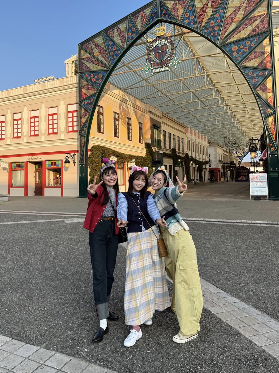 ode_nanako's tweet photo. お知らせです☺︎  

「志摩スペイン村」のCMに出演させて頂きました！

カラフルでかわいい世界観の中での撮影、とても楽しかったです✨  
アレハンドロと謎解きをしたり、ピレネー🎢に乗って叫んで…大満喫☺️

ぜひぜひ遊びに行ってみてくださいね🇪🇸 

https://t.co/9PzM8TQykF https://t.co/eawfNB4rvu