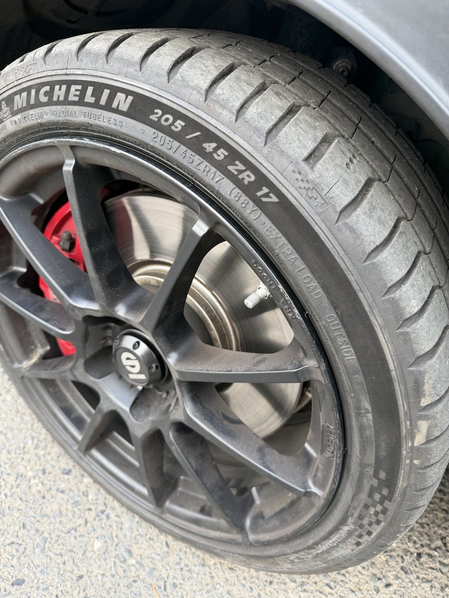 michalmuchaa tweet media