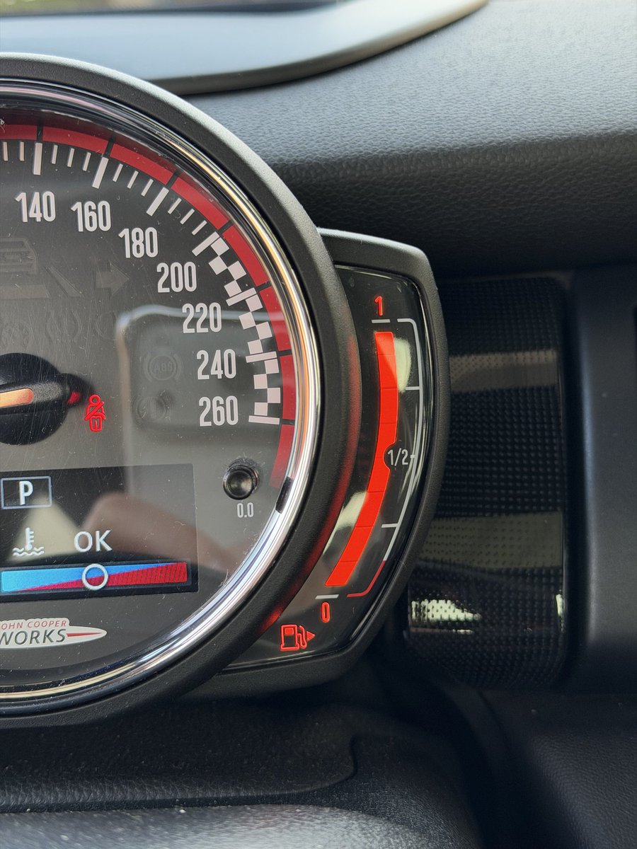 michalmuchaa tweet media